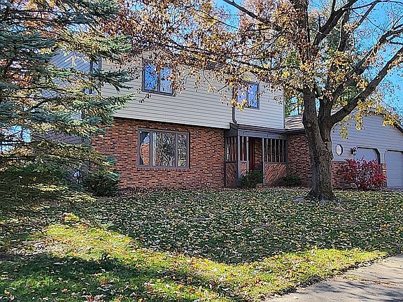 3rd image of 740 W Brookforest Dr