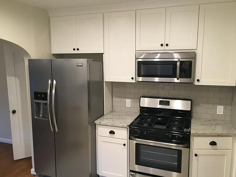235 W Dana St — Photo 2