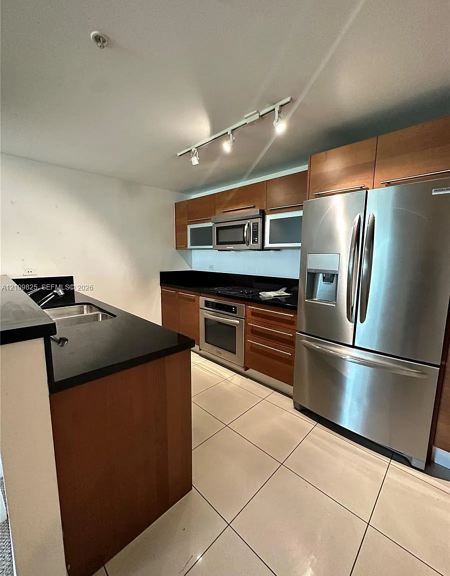 Vizcayne North Condo — Photo 2