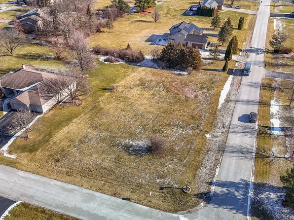 2552 E Royal Ridge Dr, Crete, IL 60417