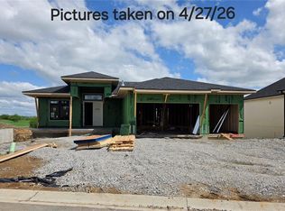 11283 S Sunray Dr, Olathe, KS 66061