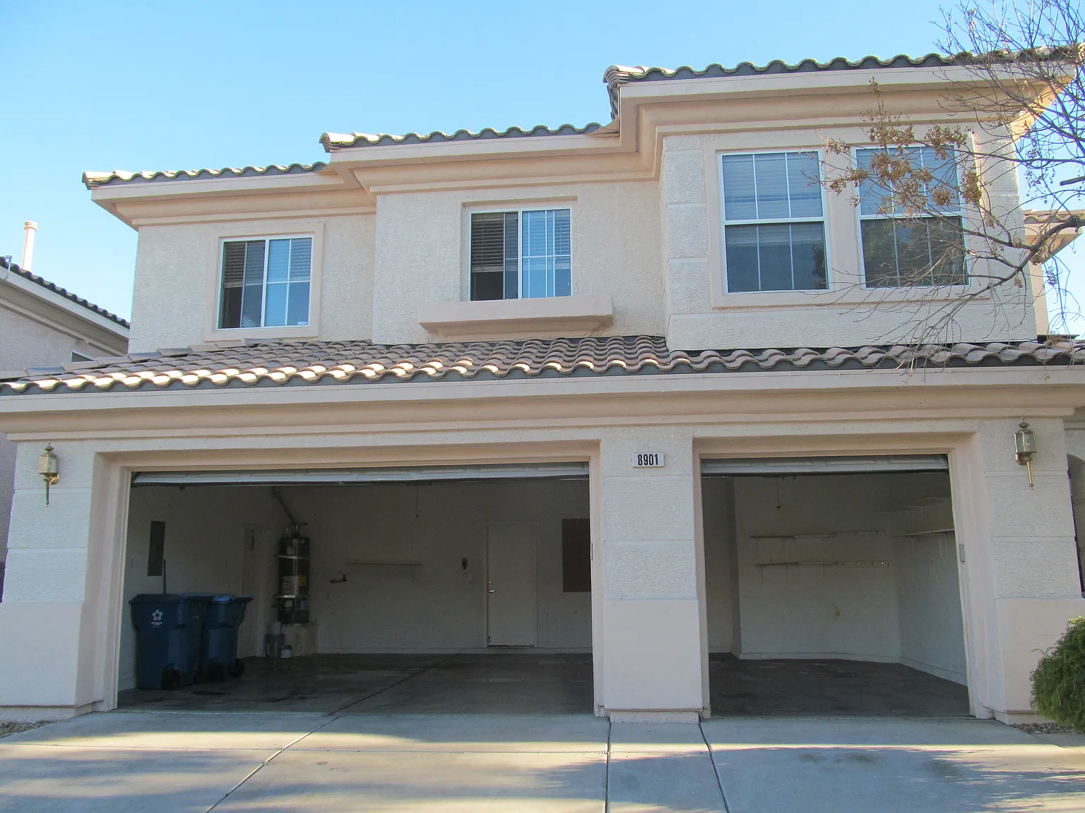 4 bed, 2.5 bath, 2358 sqft, $2,290 — Photo 2
