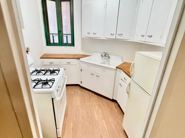 24 Metropolitan Oval #Townhouse, Bronx, NY 10462