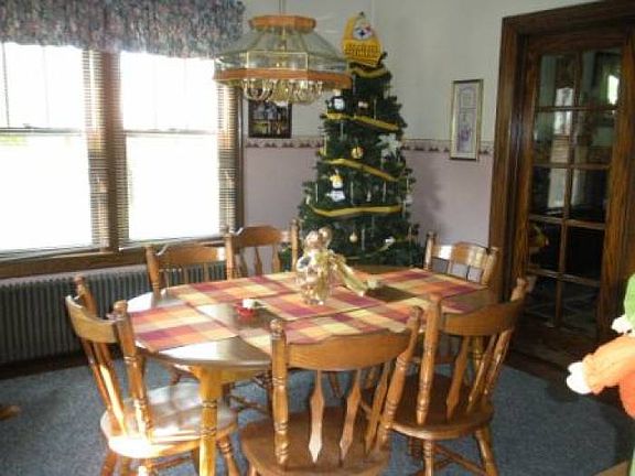 303 Ash Dining room