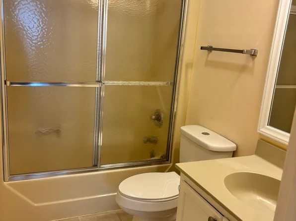 181 N Britton Creek Ct, Hendersonville, NC 28791