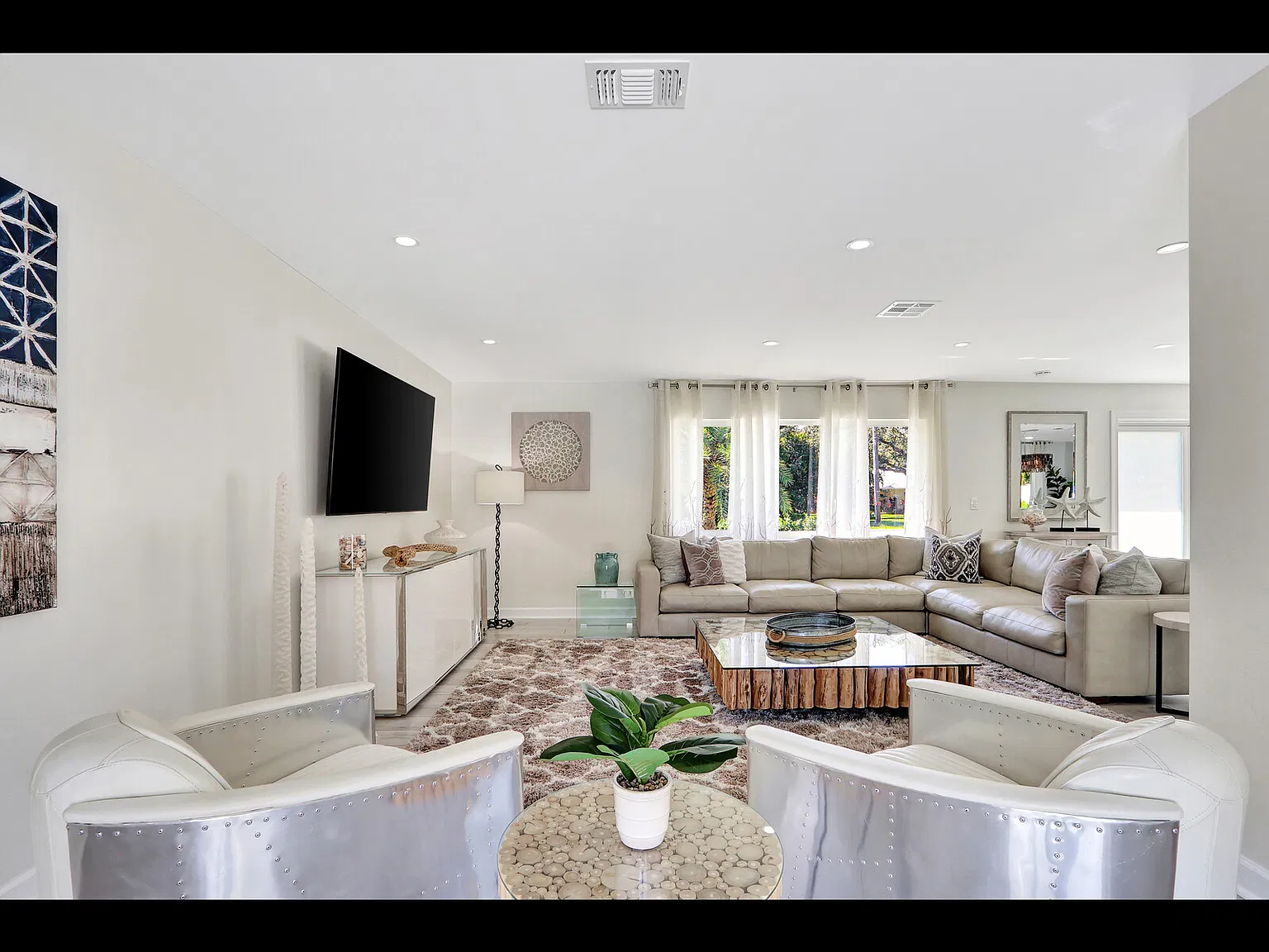 3 bed, 1824 sqft, $6,700 — Photo 3