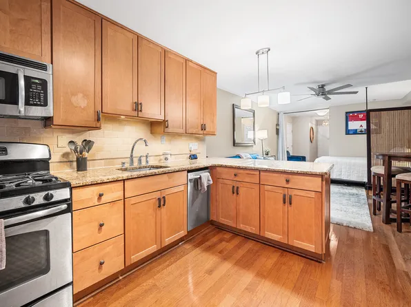 305 East 40th Street image 8 of 19