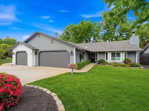 2230 Wicklow St, Redding, CA 96001