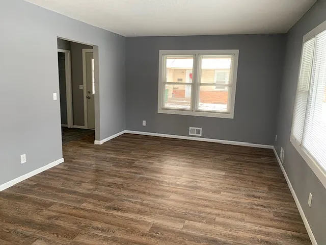 Upstairs Living Room 21'x12'