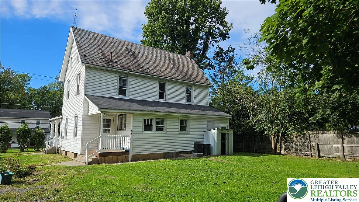 5 bed, 2.0 bath, 1952 sqft, $2,500 — Photo 3
