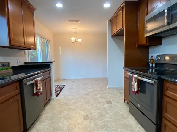 2220 Zinfandel Dr, Rancho Cordova, CA 95670