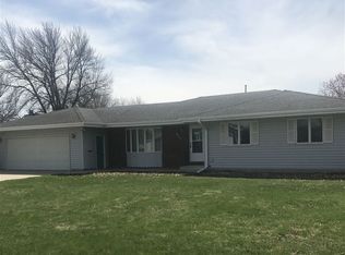805 Gray St, Aplington, IA 50604
