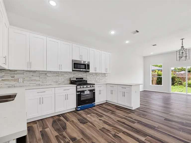 8628 Scott St — Photo 11