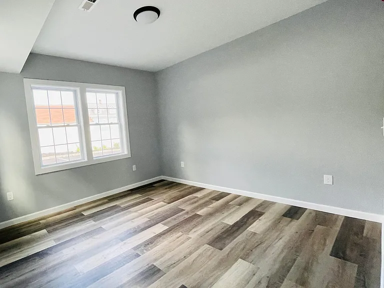 487 Lincoln St #6 — Photo 5
