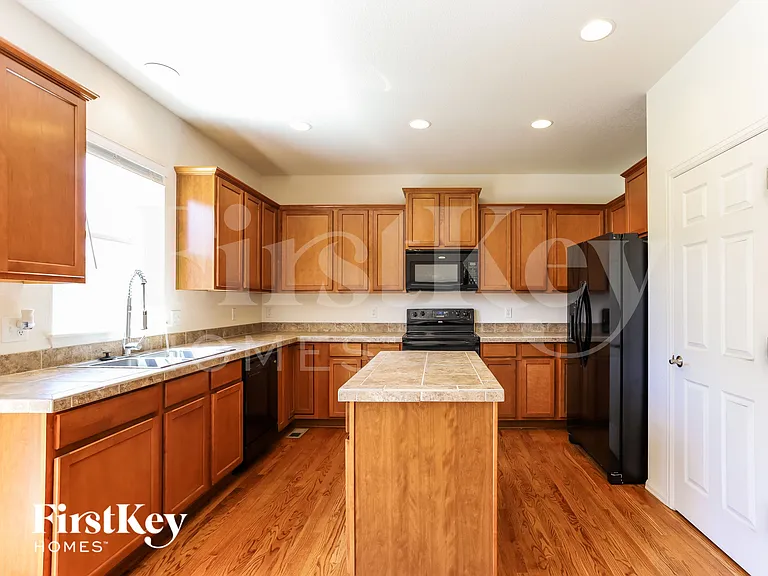 25028 E Canal Pl — Photo 7