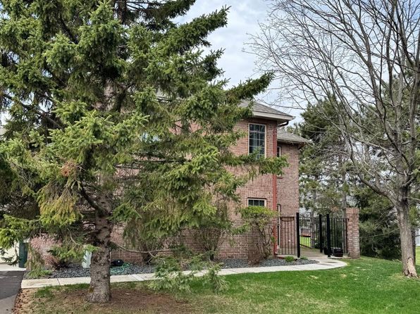 1423 Hunter Hill Rd, Hudson, WI 54016