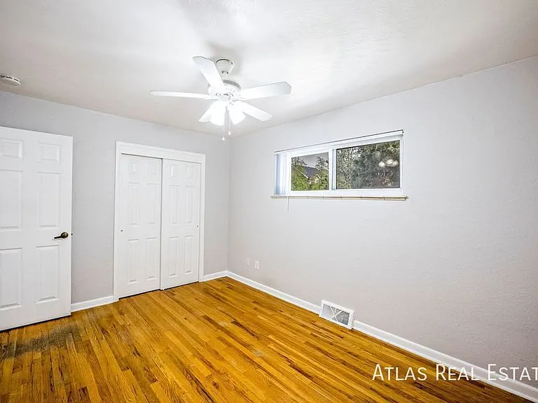 4 S Jackson St — Photo 8