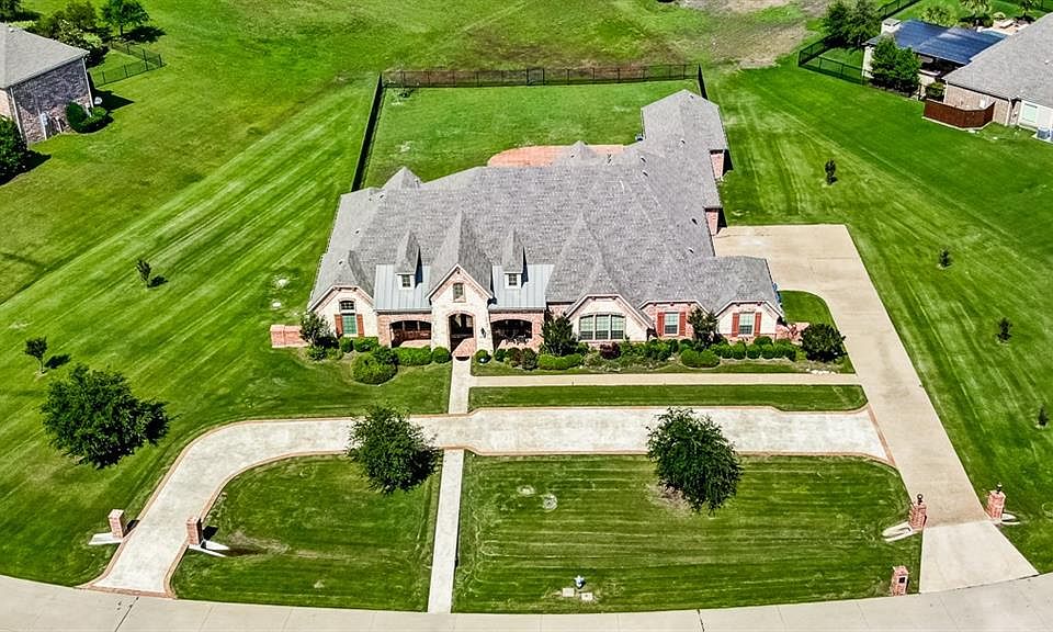 1st image of 7207 Meadow Glen Dr