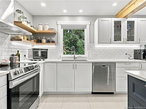 4th image of 41 Simcoe Ct