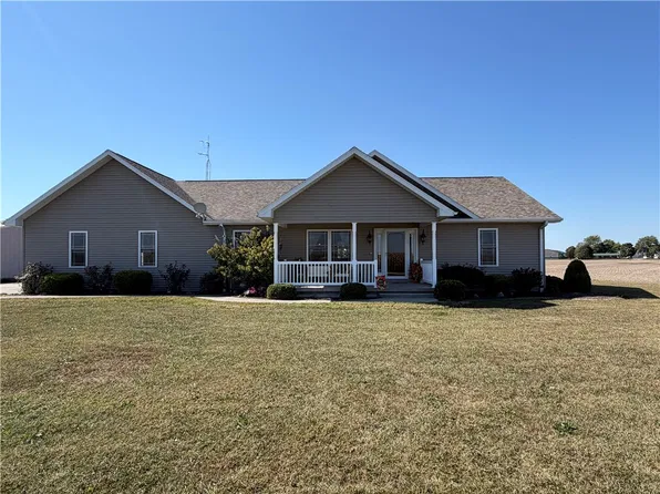 2085 E Hurricane Ln, Dundas, IL 62425