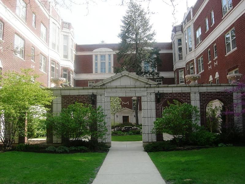 2nd image of 490 Sheridan Rd APT 2