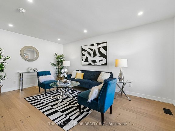 3rd image of 15 Colonial Ct