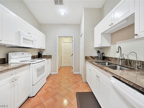 2nd image of 505 NW 3rd Ln