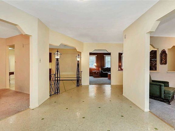2nd image of 7 Kristi Ct