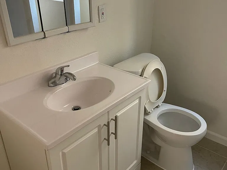 212 S Berendo St #216-1/2 — Photo 11
