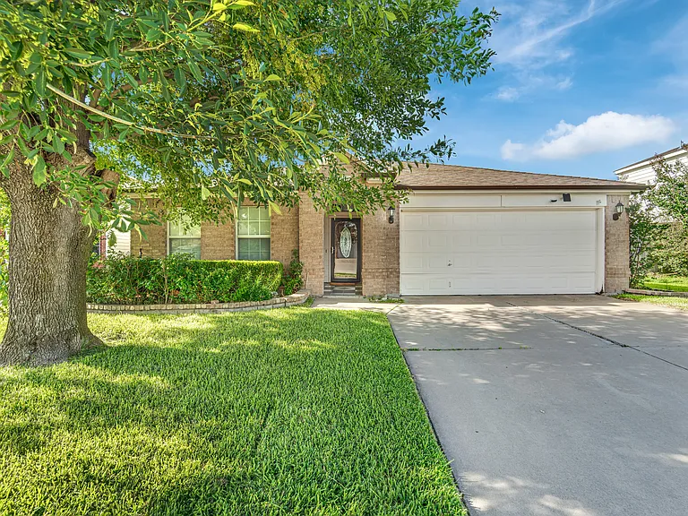 1407 Autumncrest Dr — Photo 1