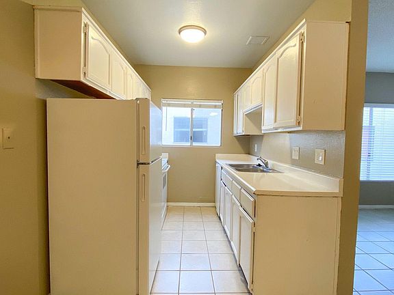 4th image of 4057 Marlborough Ave