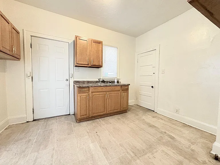 452 E Park St — Photo 4