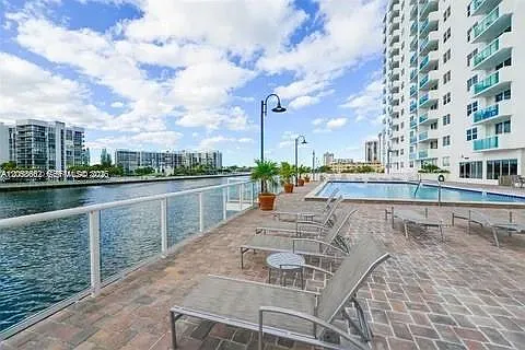 3000 S Ocean Dr #518