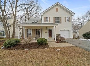 13 Rhodes Ln, Foxboro, MA 02035