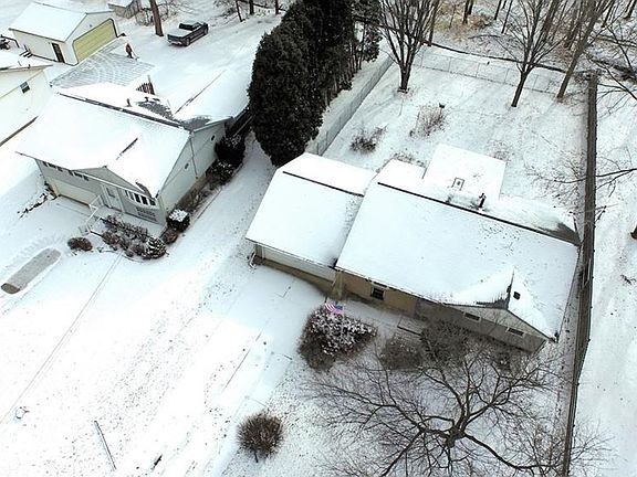 2nd image of 7584 Venice Dr NE