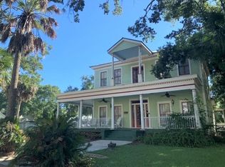 22 7th St, Apalachicola, FL 32320