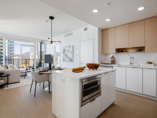 699 Whiting Way #1902, Coquitlam, BC V3J 7W9