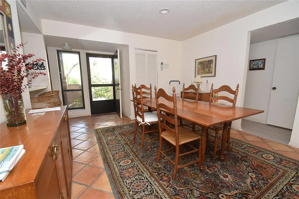 2 bed, 2.0 bath, 1283 sqft, $1,800 — Photo 2