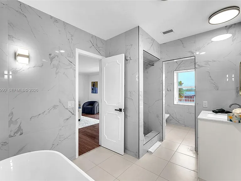 4440 NE 23rd Ave — Photo 44