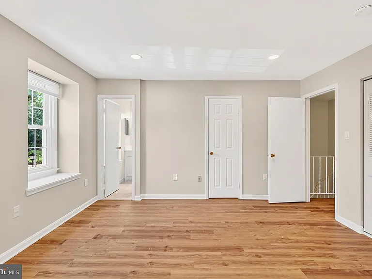 7306 Eggar Woods Ln — Photo 18