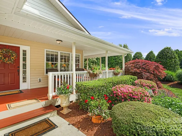 301 Karla Cir #60, Hendersonville, NC 28739