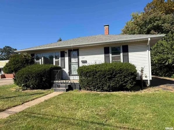1127 E Chestnut St, Canton, IL 61520