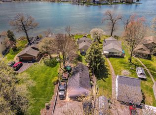 8529 Cooley Beach Dr, White Lake, MI 48386