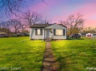 1002 W Pierson Rd, Flint, MI 48505