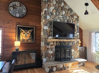 S43W30464 Stone Gate Ln, Waukesha, WI 53189