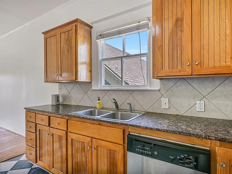 1615 Winnie St #2 — Photo 11