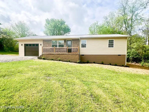 745 Hillcrest Dr, Crossville, TN 38555