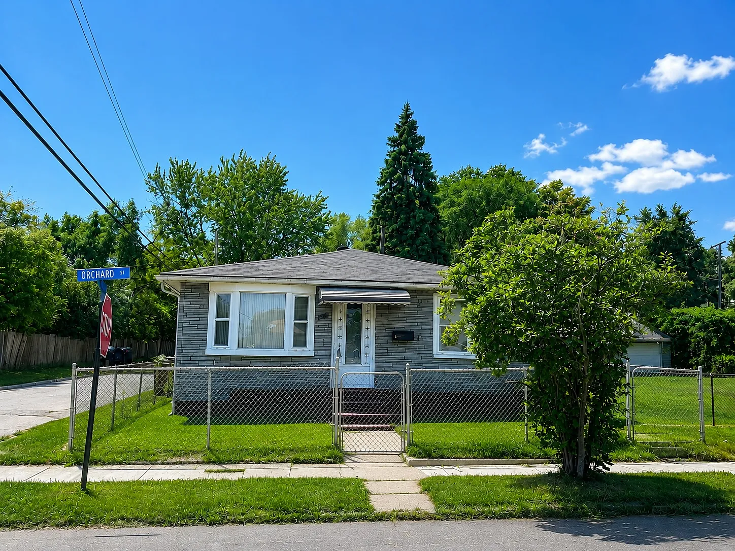 3 bed, 1848 sqft, $1,100 — Photo 1