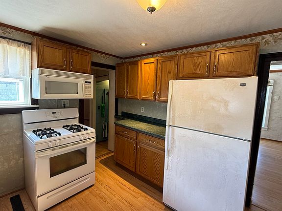 4th image of 108 Adams St