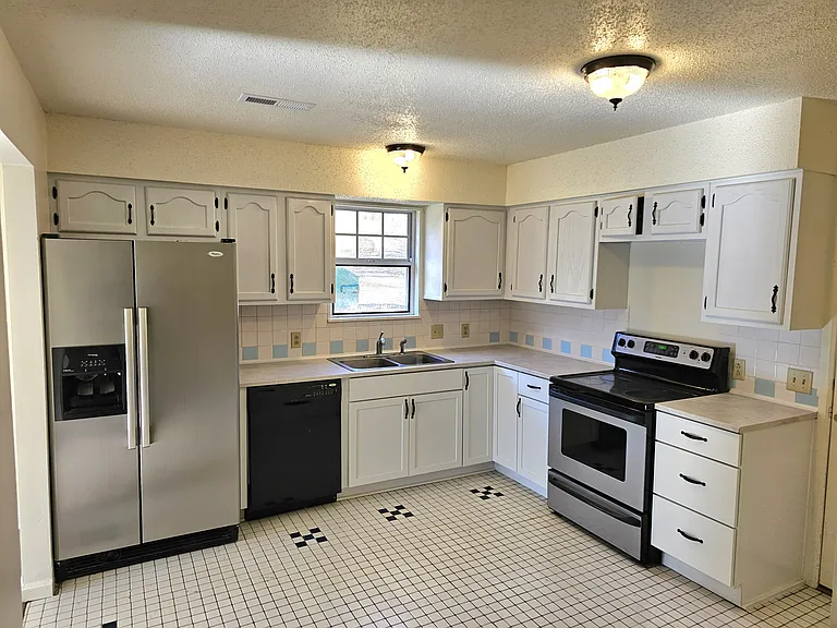 11901 Deer Creek Ln — Photo 9
